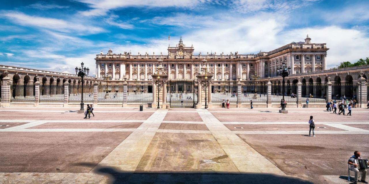 Apartamentos Felipe IV Plaza Mayor Madrid Kültér fotó