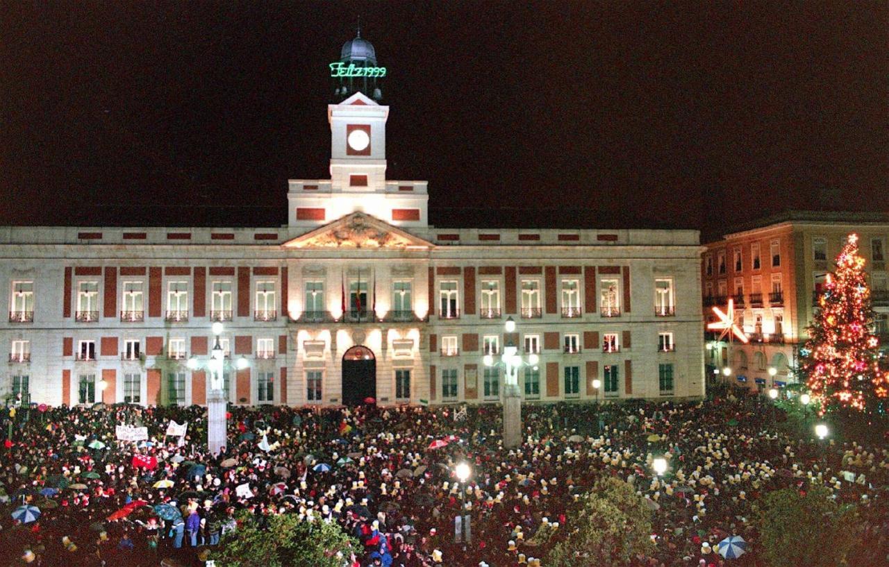 Apartamentos Felipe IV Plaza Mayor Madrid Kültér fotó